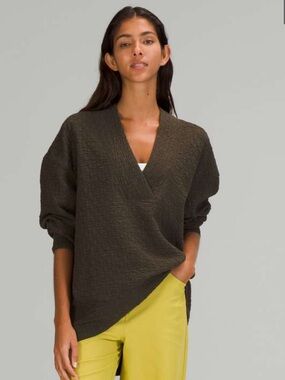 Lululemon Rippled V-Neck Pullover